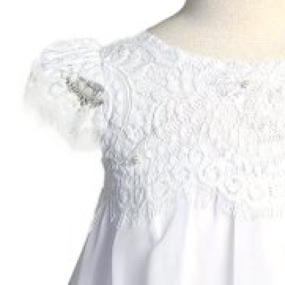 💫HP💫Chiffon Lace Accent Angel Sleeve Dress - Picture 4 of 6